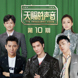 美女露出㊙️胸奶头亲吻
