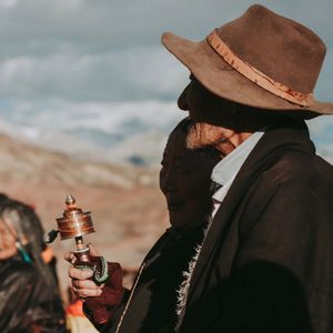 大鸡巴猛插妹妹小洞到高潮跌起
