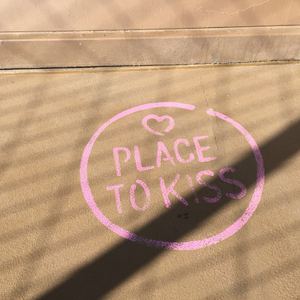 沟厕全景偷拍美女撒尿
